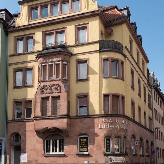 Mehrfamilienwohnhaus