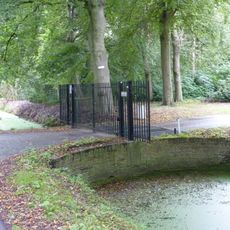 Toegangsbrug met hek