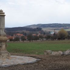 Sloup s reliéfem svatého Petra