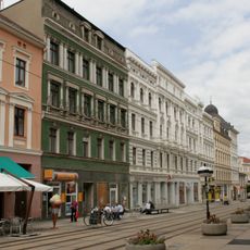 Wohnhaus in geschlossener Bebauung, mit Laden Berliner Straße 46