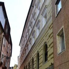 Wohn- und Geschäftshaus