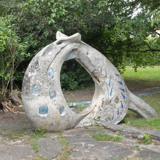 Spielplastik Rutsche mit Planschbecken, ehem. Werkssiedlung