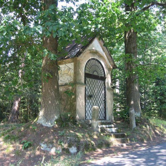 Kaplička u silnice na Dolní Olešnici v Mostku