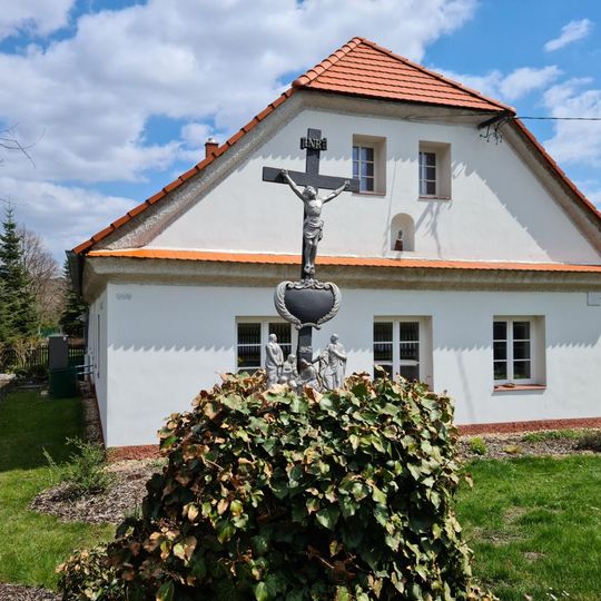 Kříž u křižovatky silnic jihozápadně od Kublova