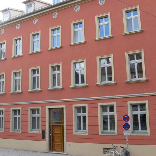 Wohn- und Geschäftshaus