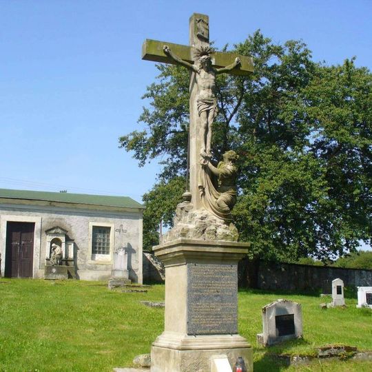 Kříž v místě kostela strženého v 18. století v Petrovicích