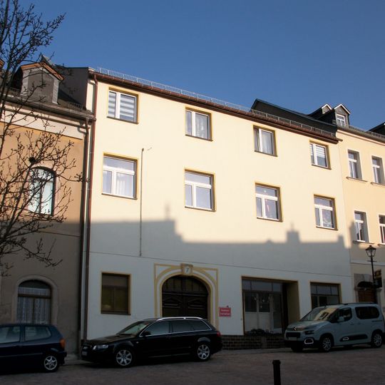 Portal eines Wohnhauses Altmarkt 7