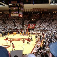 Lloyd Noble Center