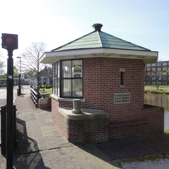 Monument bij de Blauwpoortsbrug