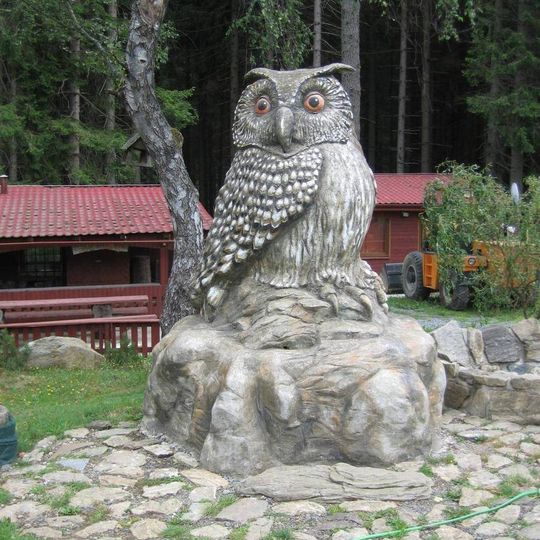 Socha výra v chatové osadě u Rokytna