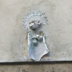 Deux tete de singe mais le reste a perdu la couleur car trop exposé au soleil