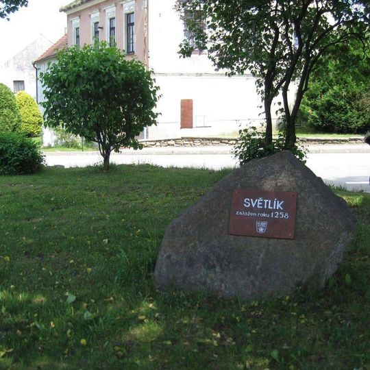 Památný kámen ve středu obce Světlík