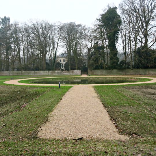 Broekhuizen: tuinmuur