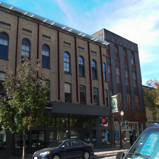 379 George Street North