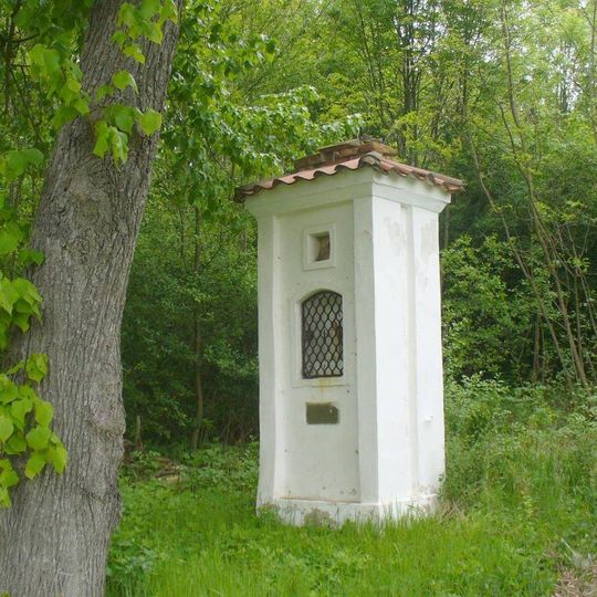 Kaplička v remízu za usedlostí Nový Mlýn u Podlusk