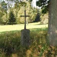 Kříž v lokalitě U Kyselky severně od Louky