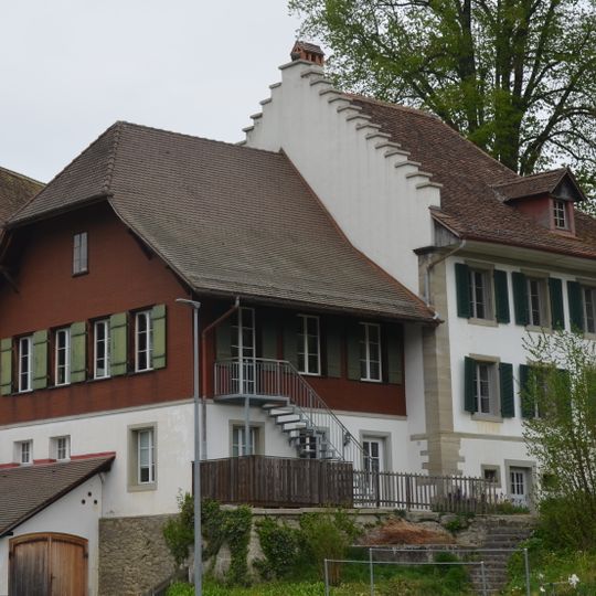 Pfarrhaus, Pfrundscheune und Speicher der Kirche