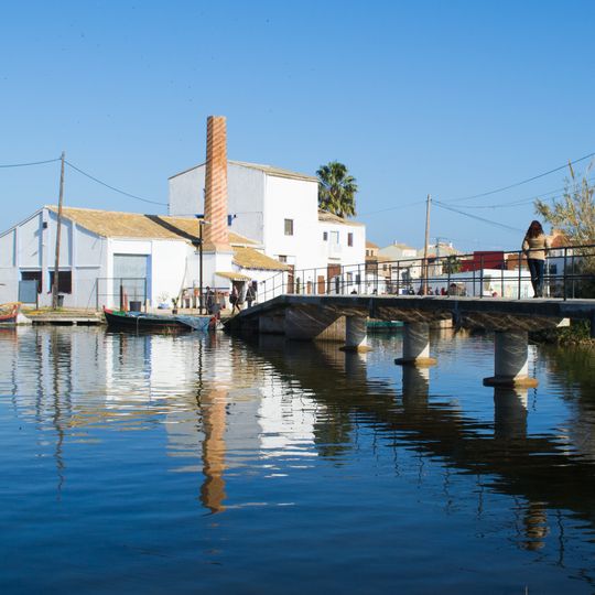 Chimenea, casa y secadero de la Trilladora del Tocayo