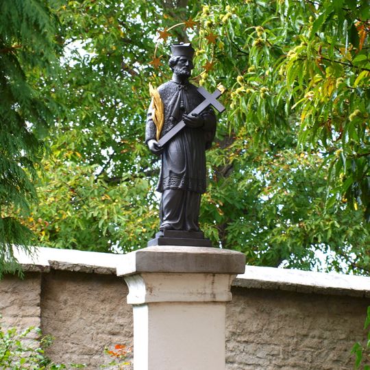 Socha svatého Jana Nepomuckého u kostela Stětí svatého Jana Křtitele v Hostivaři