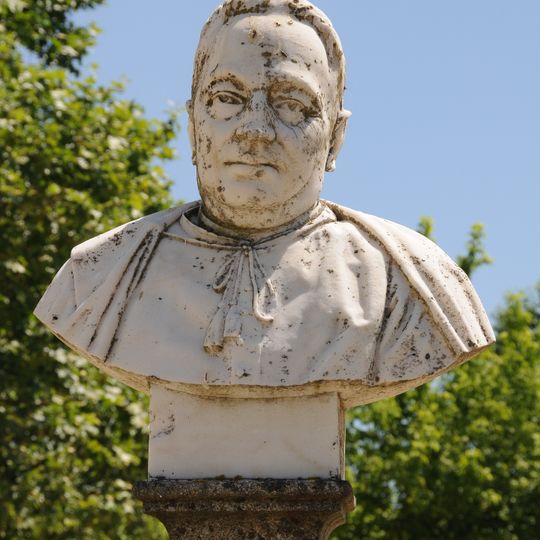 Bust of J. Fernandes Lopes