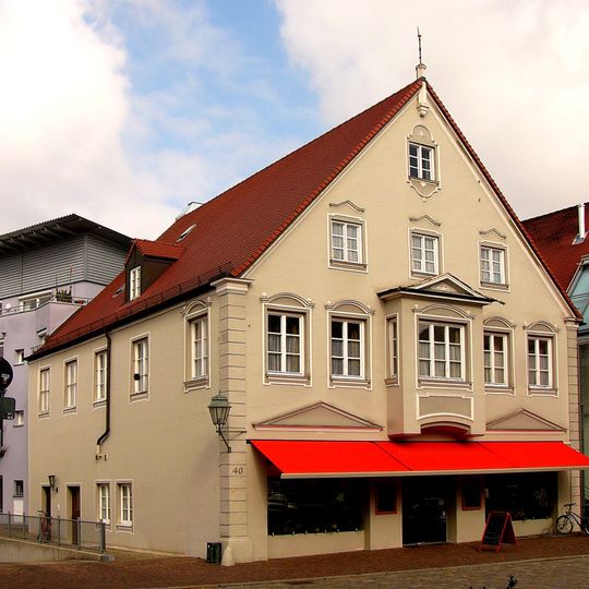 Wohn- und Geschäftshaus