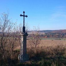 Kříž jihozápadně od Snopoušov