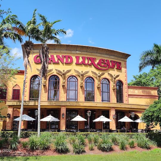 Grand Lux Cafe