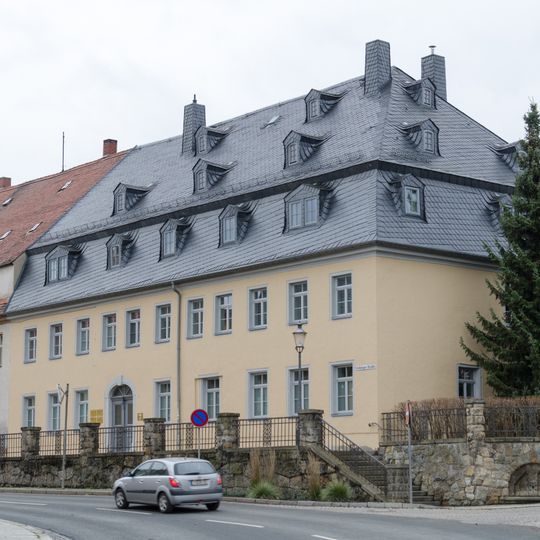 Wohn- und Gewerbegebäude mit Hinterhaus, Seitengebäude und vorgelagerter Heiste Freiberger Straße 15