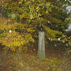 Kříž východně od Hlohové u rozcestí polních cest