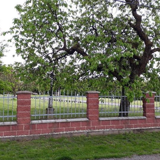 Kříž v Psárově v zahradě