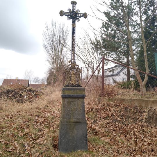 Kříž v jižní části vsi