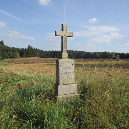 Kříž jižně od Lipice u hlavní silnice