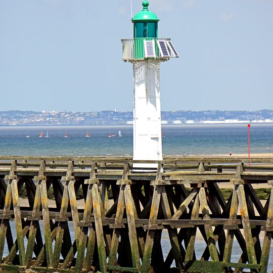 Faro de Deauville