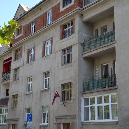 Malá Praha, železničiarske domy, dom bytový-sekcia XIII.