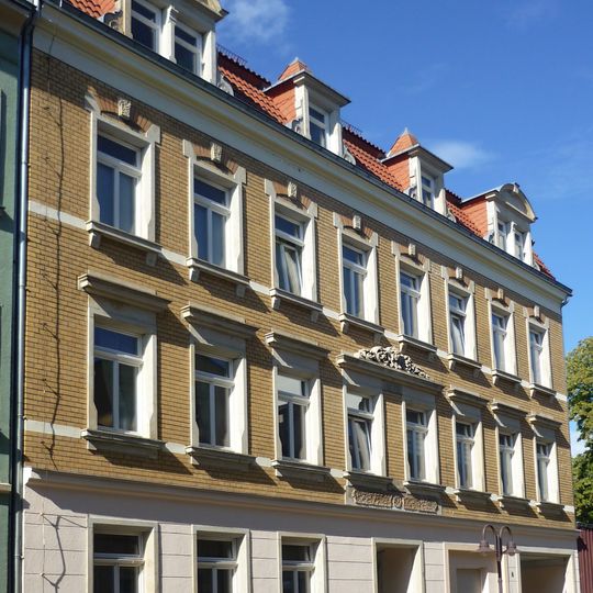 Mietshaus in geschlossener Bebauung Dr.-Wilhelm-Külz-Straße 8