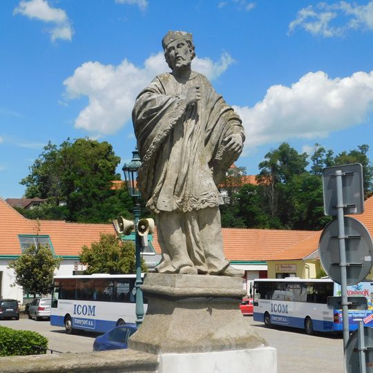 Socha svatého Jana Nepomuckého na barokním mostě v Brtnici