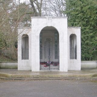 Second World War memorial and associated pavilion shelters, Ilkley Memorial Gardens