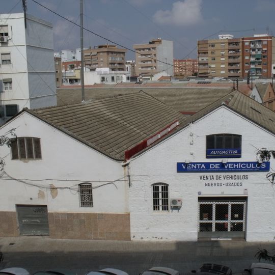 Fábrica de muebles de Vicente Benlloch y chimenea