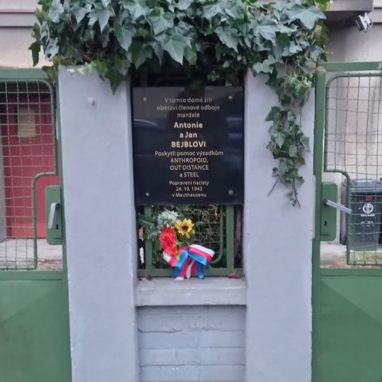 Pamětní deska manželů Bejblových