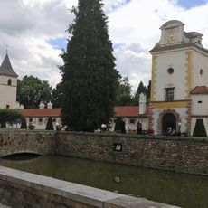 Most ke vstupní bráně zámku Kratochvíle