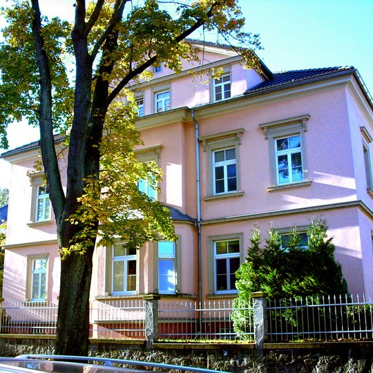 Villa mit Einfriedung Bahnhofstraße 9