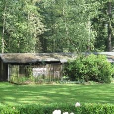 't Stort: hondenkennel en houtopslagloods