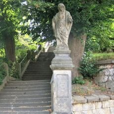 Socha Panny Marie u paty schodiště ke kostelu svatého Jakuba v Železném Brodu