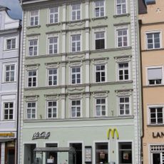 Wohn- und Geschäftshaus