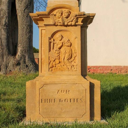 Kříž v Troubelicích u hřbitova