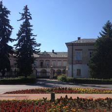 Kaštieľ Zichyovcov, škola, kaštieľ