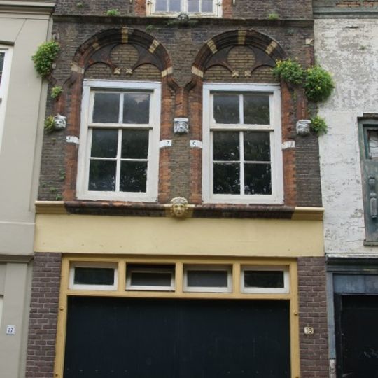 Weeshuisplein 18, Dordrecht
