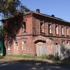 Жилой дом с воротами (Осташков)