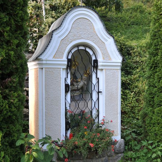 Wegkapelle mit Mondsichelmadonna