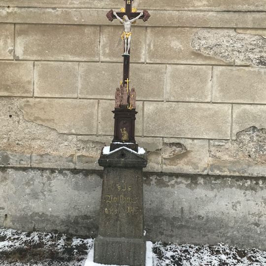 Kříž u kostela sv. Jana Křtitele v Polubném